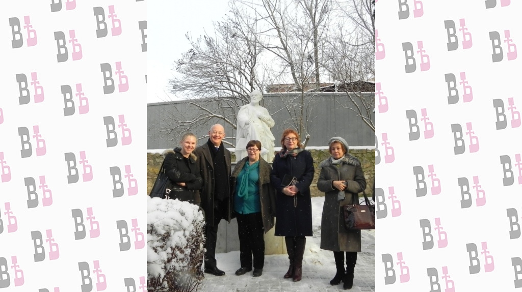 2 Во дворе Дома-музея.JPG