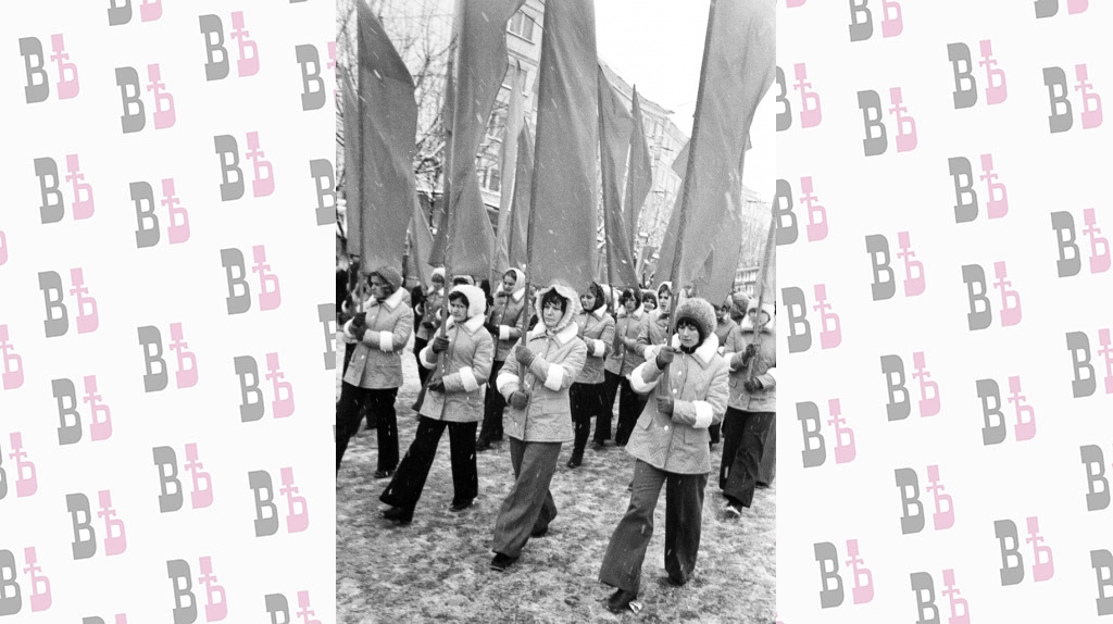 Шествие с флагами.jpg