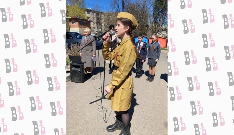 Юнармейцы прошли торжественным парадом перед домами калужских ветеранов