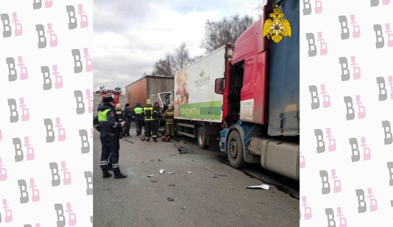 В Ворсине столкнулись четыре фуры