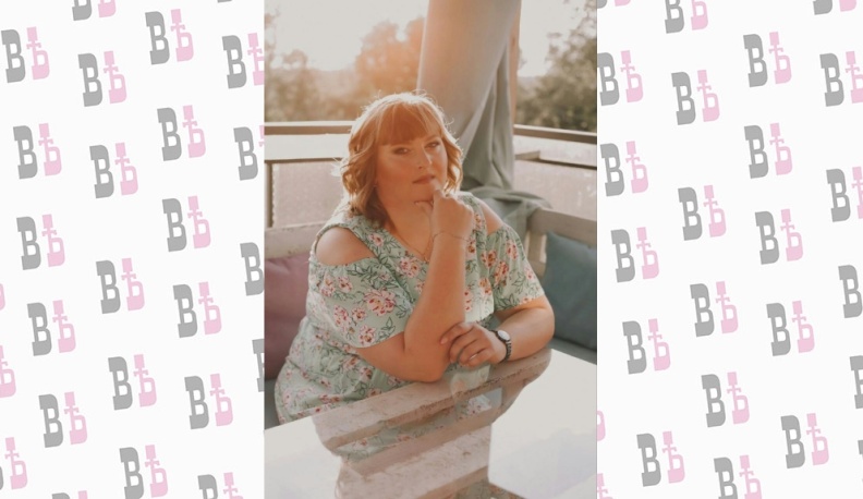 Черпает вдохновение от общения с детьми