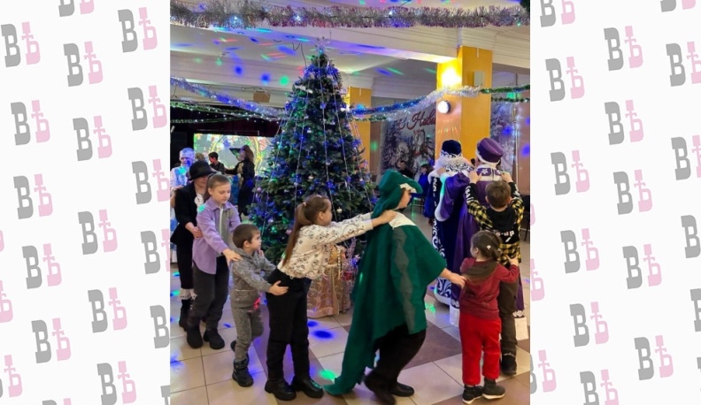 В Юхнове прошла большая рождественская ёлка для детей