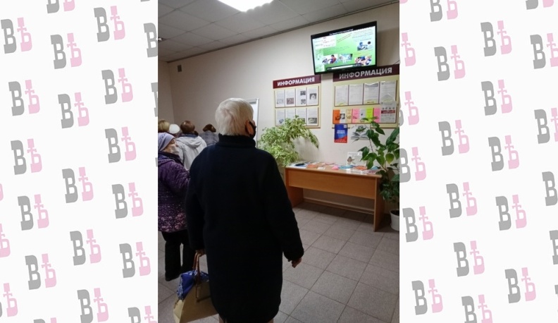 Посетителей библиотеки в Людинове призывают сделать прививку от коронавируса