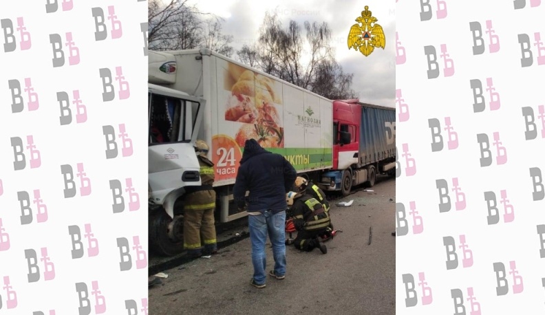 В Ворсине столкнулись четыре фуры