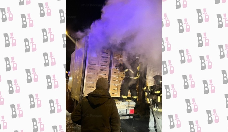 В Калужской области загорелась фура с помидорами