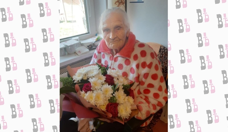 Владислав Шапша поздравил со столетием жительницу Дзержинского района Нину Лазареву