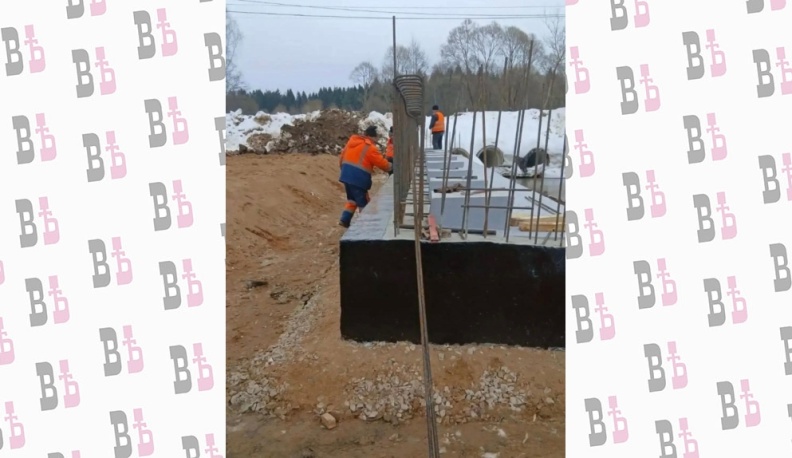 Продолжается реконструкция моста через реку Локня в Малоярославецком округе