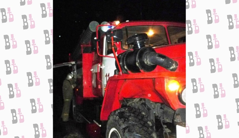 Ночью в Боровском районе загорелся жилой дом