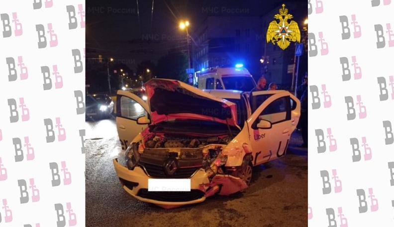 В Калуге на улице Ленина столкнулись две иномарки