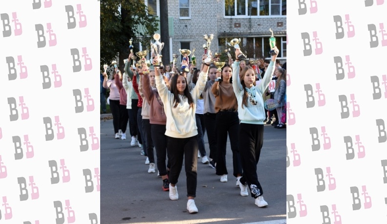 В Людинове торжественно открылся 30-й учебный год Дома детского творчества