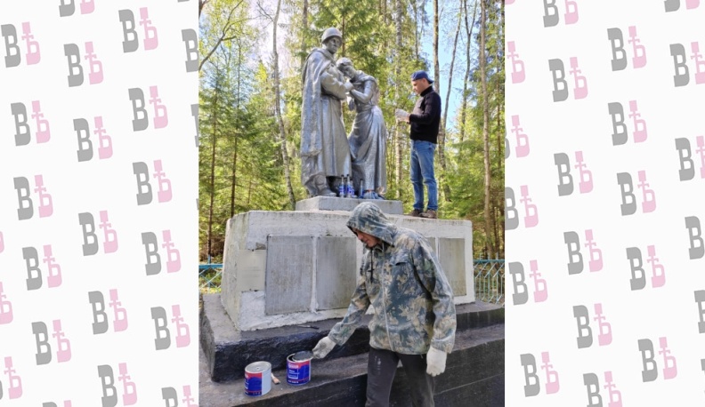 Активисты Износковского молодежного совета навели порядок на братском захоронении