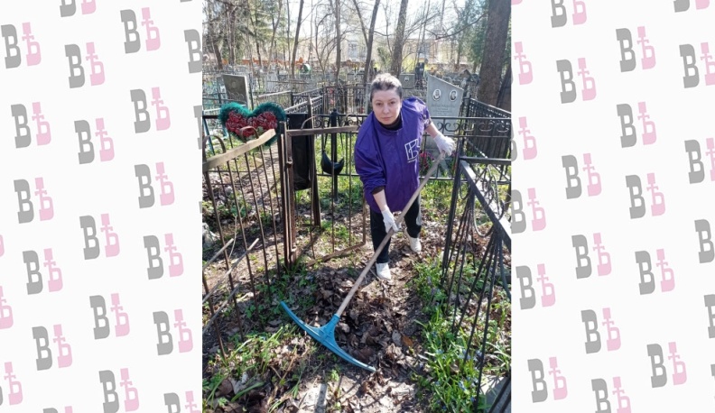 Калужские волонтеры на Пятницком кладбище привели в порядок могилу художника Георгия Абрамова и ученого Леонида Чижевского