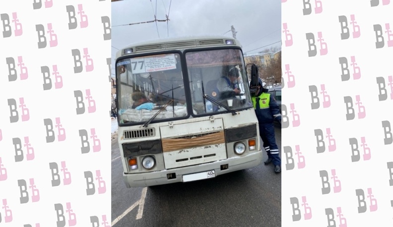 В общественном транспорте Калуги поймали водителя и трех пассажиров без масок