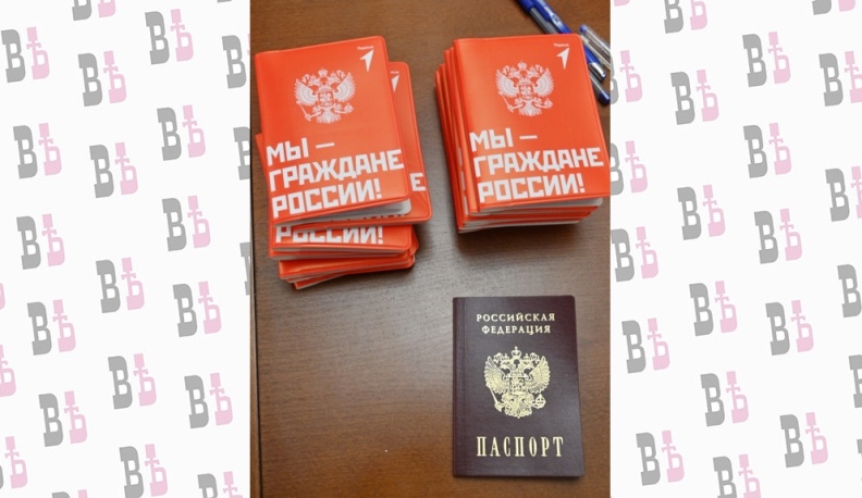 В Калуге Владислав Шапша вручил паспорта активистам «Движения первых»