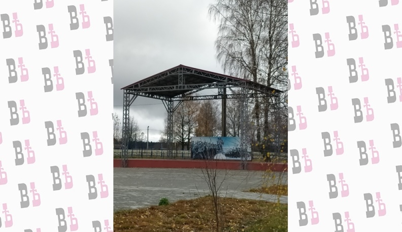 В посёлке Еленском Хвастовичского района смонтировали навес над летней эстрадой