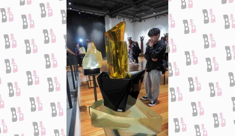 Выставкой оптического стекла «Страсти по Пальмире» в Калуге завершился I фестиваль современной скульптуры