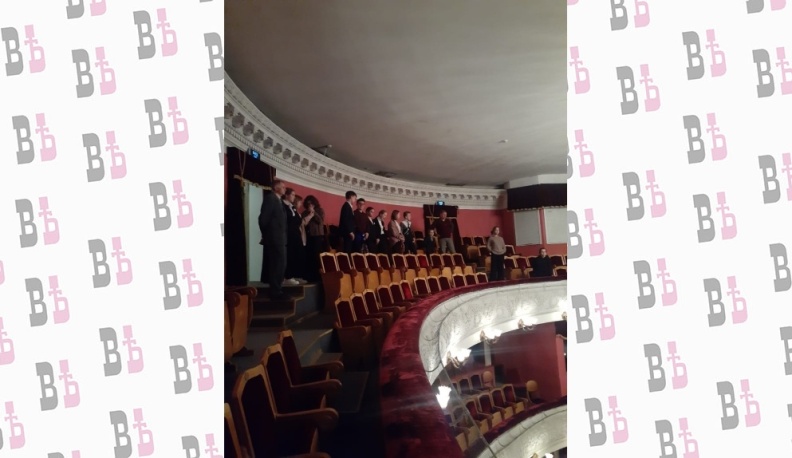 Калужские школьники побывали за кулисами драмтеатра