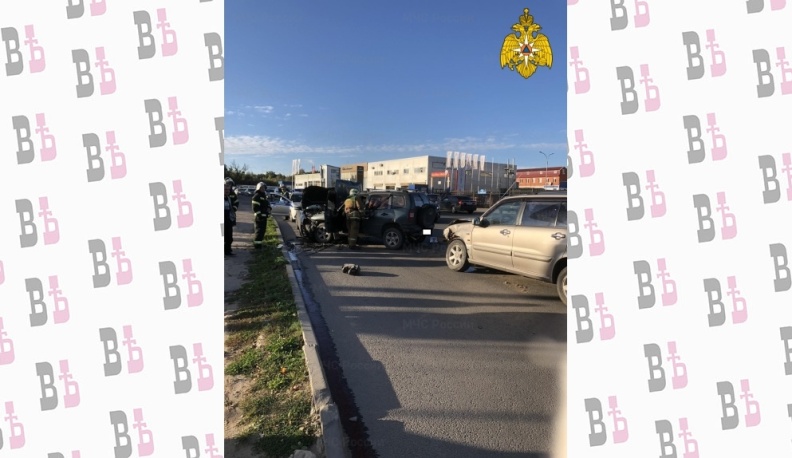 В Калуге в столкновении трех иномарок на Зерновой пострадал человек