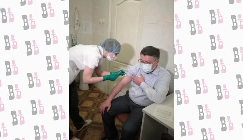 Глава Калужского Минздрава сделал прививку от коронавируса