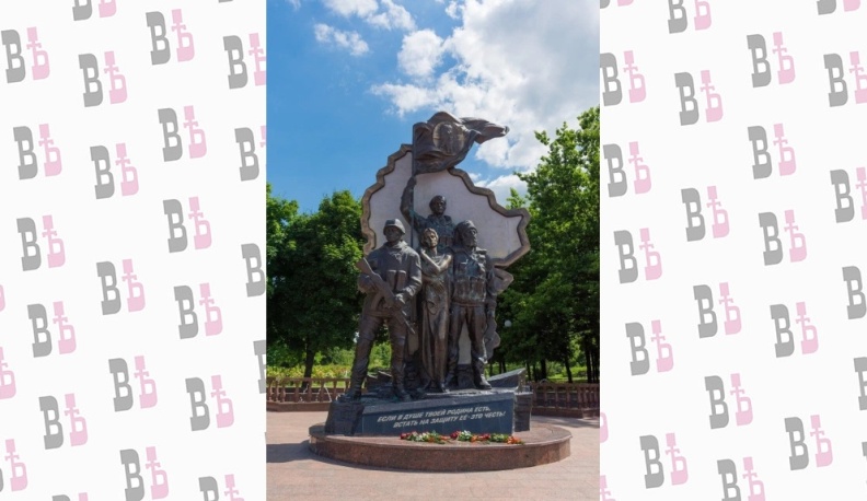 Губернатор Калужской области возложил цветы к монументу «Они отстояли Родину» в центре Луганска