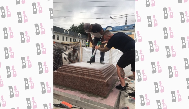 В историческом центре Калуги почти установили стелу «Город воинской доблести»