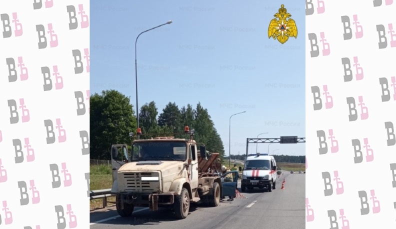 В Калужской области иномарка столкнулась с ЗИЛом 