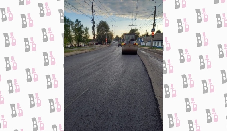В Калуге на Синих мостах уложили новый асфальт