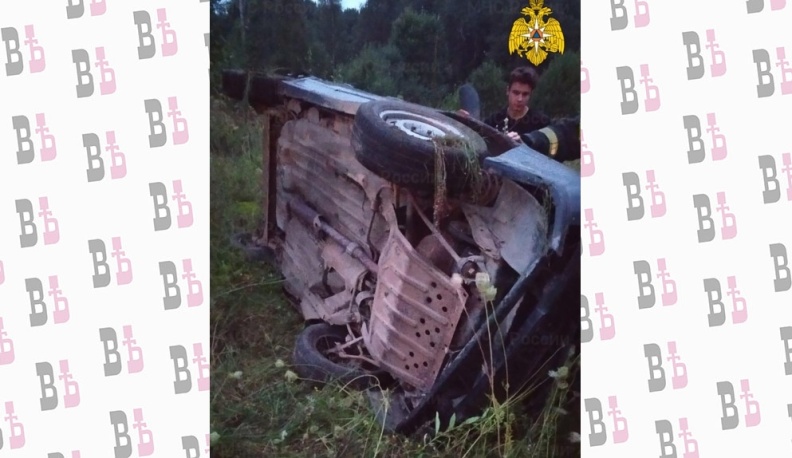 В Боровском районе в перевернувшемся «ВАЗе» пострадали несколько человек