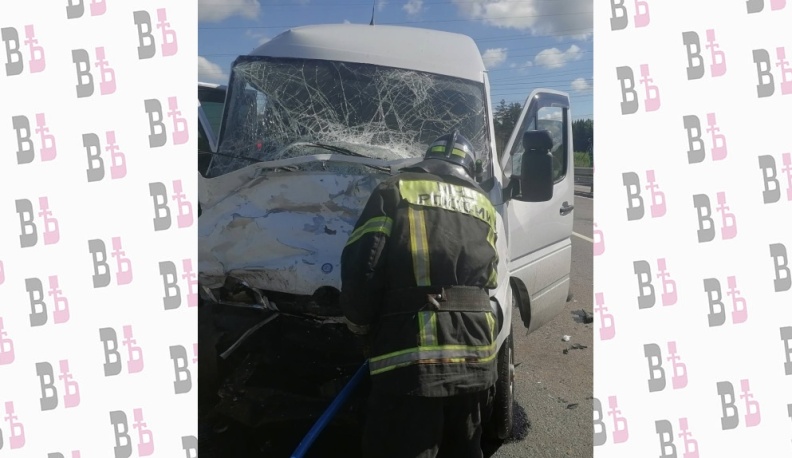 В Калужской области столкнулись «Мерседес» и «Фольксваген»