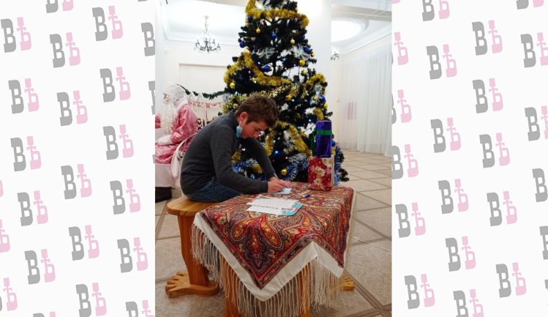 В Людинове открылись новогодние елочки