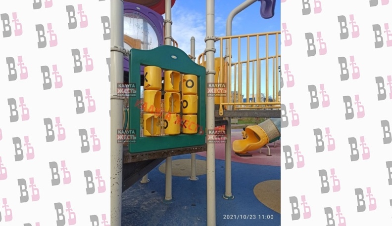 Вандалы сломали детский городок в новом парке на улице Марата в Калуге