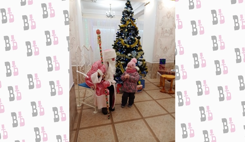 В Людинове открылись новогодние елочки