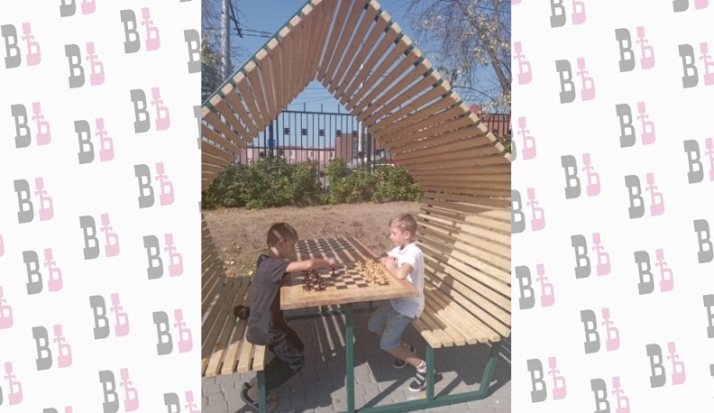 В парке Юного зрителя в Калуге установили беседки для игры в шахматы
