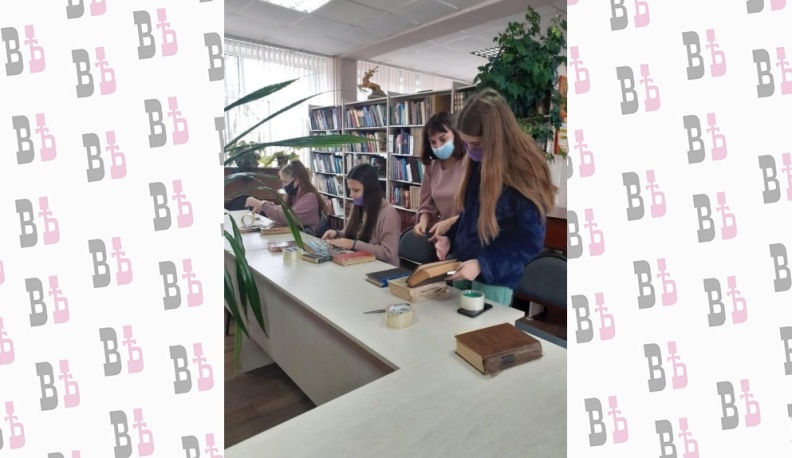 Волонтёры из отряда «Радуга добра»