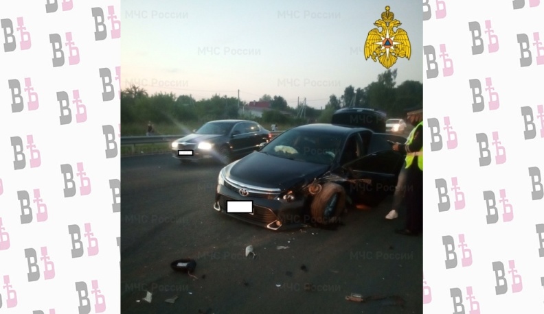 В Калужской области на встречке столкнулись две легковушки