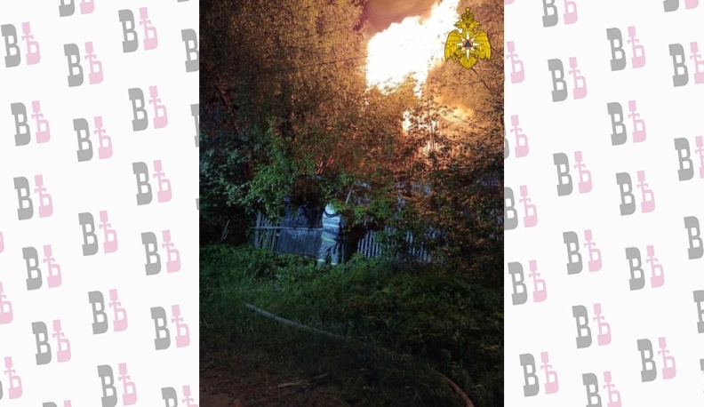 В Калужской области пожарные ликвидировали возгорание нежилого дома