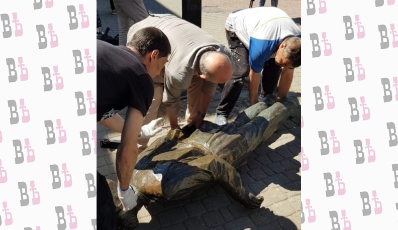 В Калуге на Театральной демонтировали скульптуру Циолковского