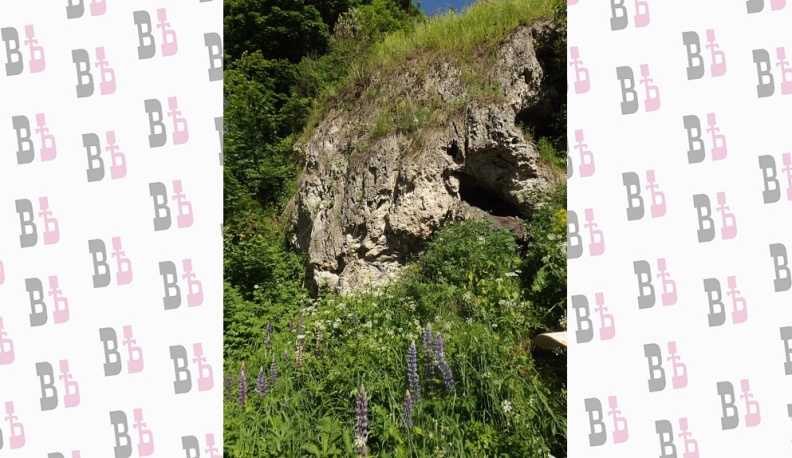 Пещеры в травертине у Кременского