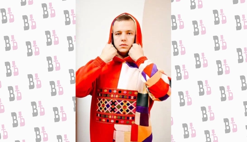 Люди в красном