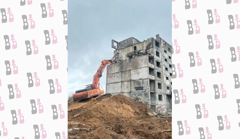 В Калуге начали сносить опасный недострой на Байконуре