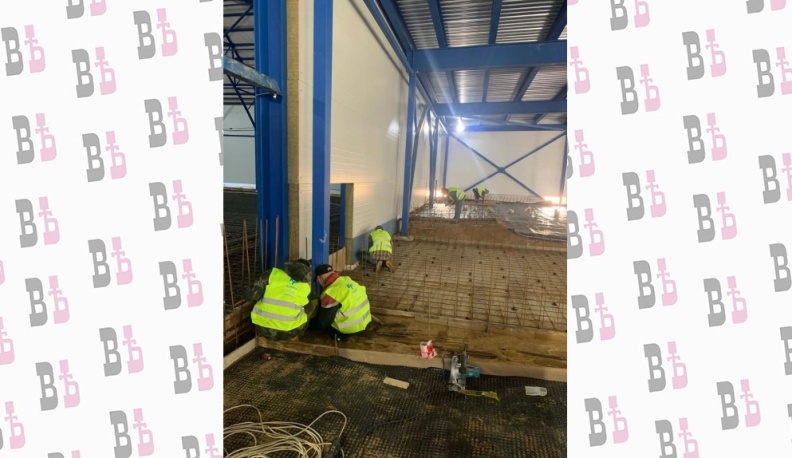 В спортивной школе «Олимп» в городе Обнинске начались работы по заливке пола