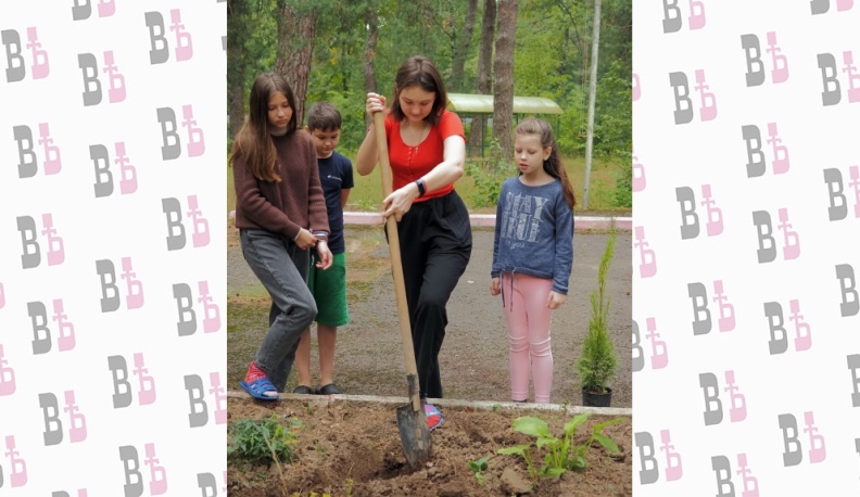 В калужском детском лагере «Белка» посадили «Аллею дружбы»