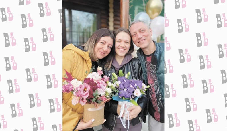 Врачебную династию продолжает и дочь Сергея и Викторины Верочка. Она учится во втором меде. Какую специализацию выберет сейчас,  пока не решила. Может, хирурга-онколога? А пока работает медсестрой в Морозовской больнице.