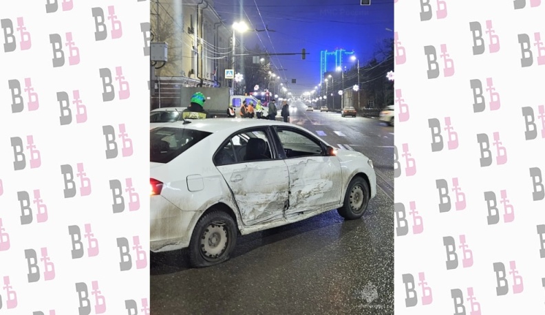 В центре Калуги столкнулись «Фольксваген» и «Газель»