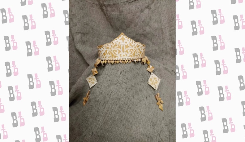 На суд жюри фестиваля-конкурса был представлен и калужский кокошник. Его автор - Светлана Сивкова, много лет занимающаяся плетением из бересты.