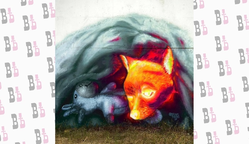 Прошлым летом после скандальной ситуации с чихуа-хуа, которую ударили по голове бутылкой в магазине, Деонис выполнил на Гагаринском мосту работу «Energy dog»