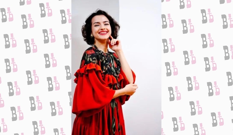 Люди в красном