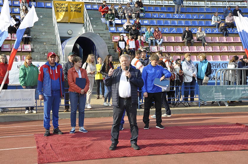 Леонид Громов открывает игры.jpg