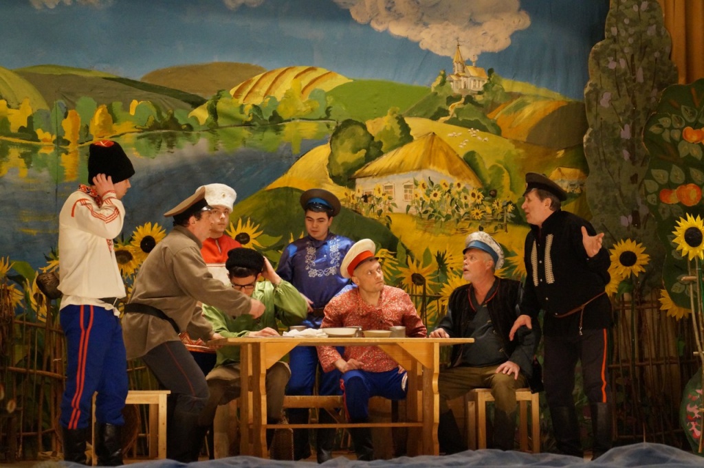 сцена из спектакля Бабий бунт.jpg