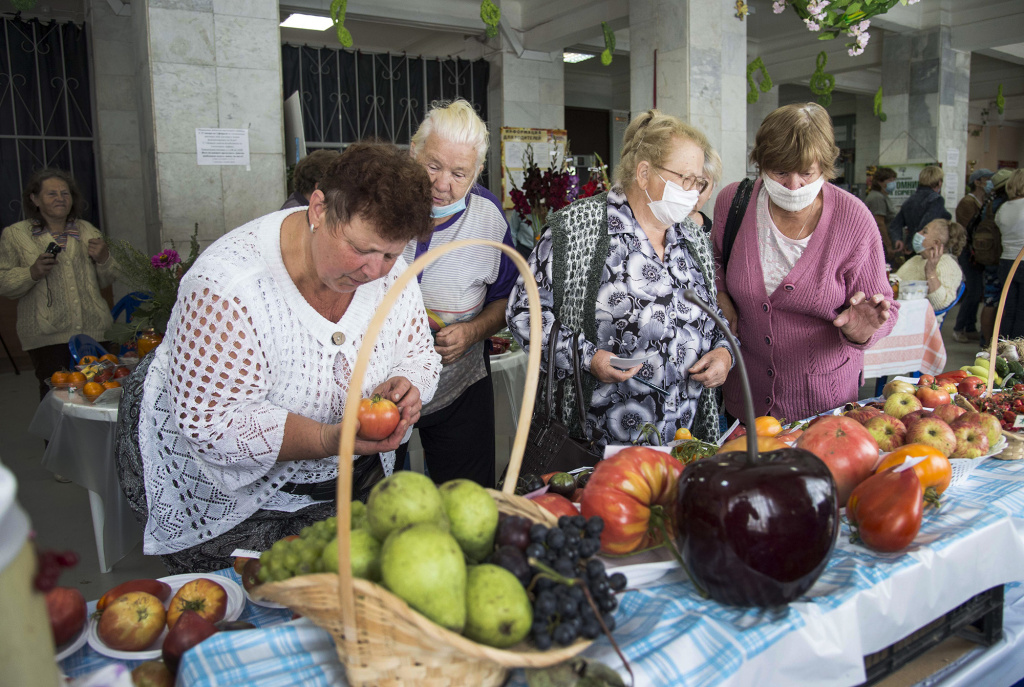 Участники и посетители выставки.JPG